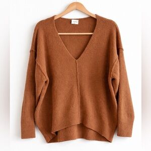 Wilfred Free Aritzia Cozy Textured V-Neck Sweater | Camel Brown | M